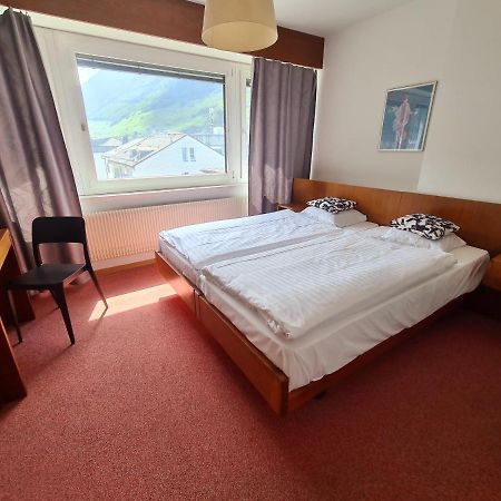 Hotel De La Poste Martigny - City Center Екстер'єр фото