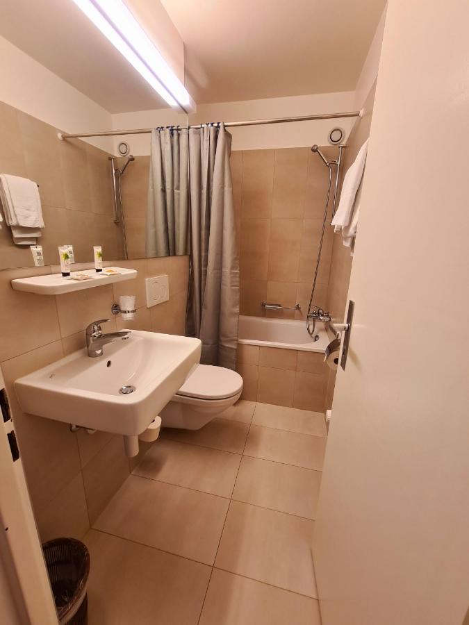 Hotel De La Poste Martigny - City Center Екстер'єр фото